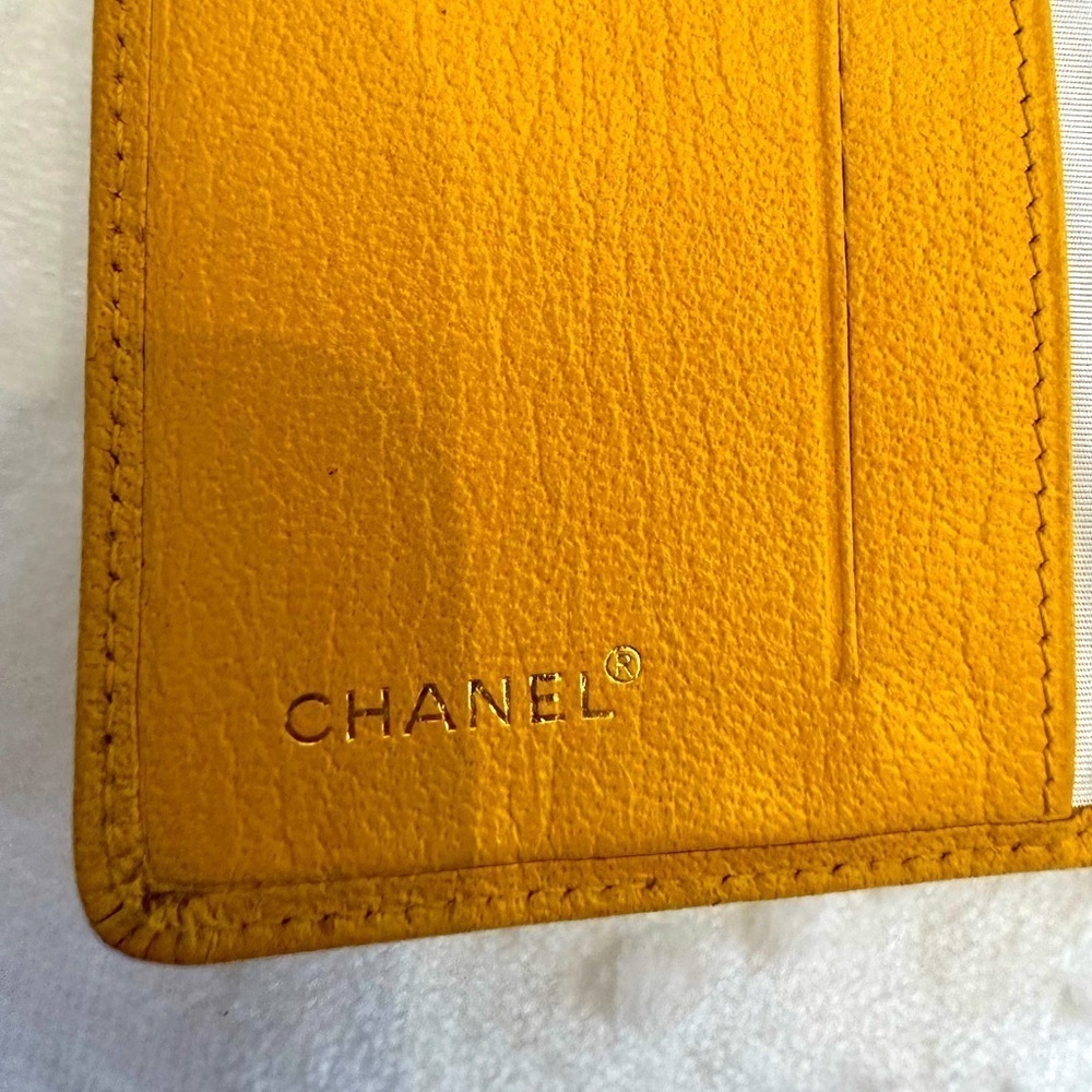 Vintage Chanel Yellow Leather Card Holder
Pre Owned - Picture 11 of 11